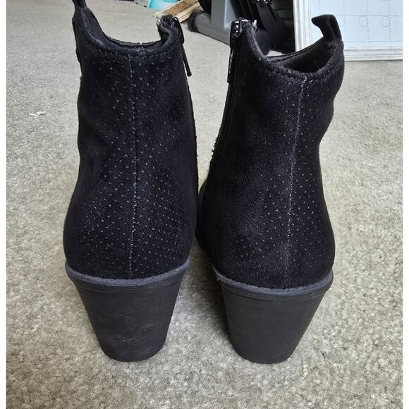 Black faux Suede Booties Size 8.5 - Like new - Picture 13 of 14